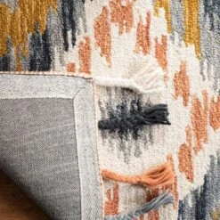 Jasmin Geometric Hooked Rug - Safavieh -Safavieh Rug Outlet Store GUEST 28f82094 09fc 48b8 8c65 53f5f301c789