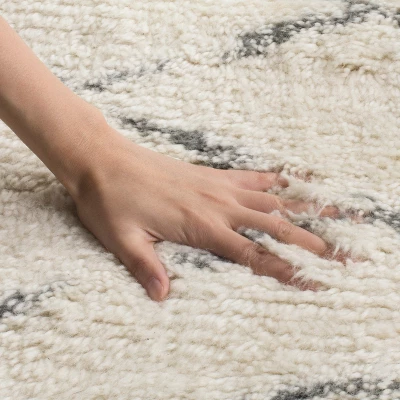 Katie Geometric Area Rug - Safavieh 2 Katie Geometric Area Rug - Safavieh - Image 2