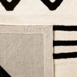 Safavieh Kids SFK907 Hand Tufted Area Rug - Safavieh 5 Safavieh Kids SFK907 Hand Tufted Area Rug - Safavieh -Safavieh Rug Outlet Store GUEST c6e53ba3 d892 43db 97ed 465f94974faa