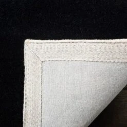 Penny Quatrefoil Design Tufted Accent Rug - Safavieh -Safavieh Rug Outlet Store GUEST ceb0b70d f43a 415f a1b2 0d93ddf51fb3