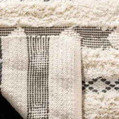 Ashlee Geometric Design Woven Rug - Safavieh -Safavieh Rug Outlet Store GUEST dfae655e b7d3 49ee b1ee 6266f98ee119