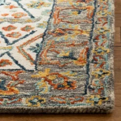 Joan Floral Tufted Accent Rug - Safavieh