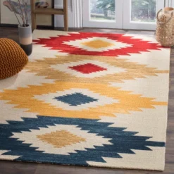 Holden Geometric Design Area Rug - Safavieh