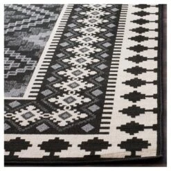 Nadir Indoor/Outdoor Rug - Safavieh